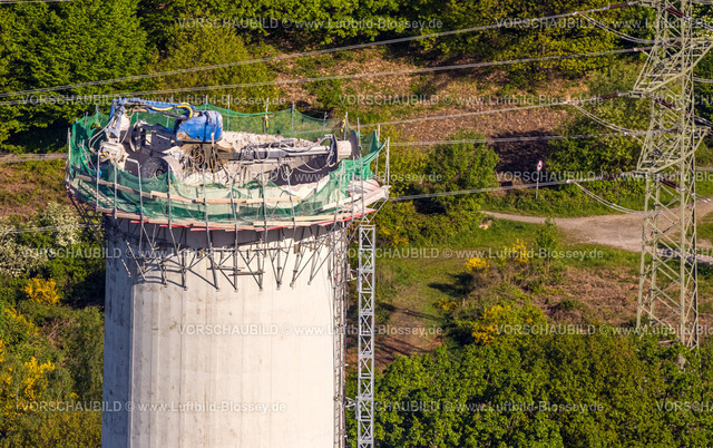 Herdecke240503165 | Luftbild, Bagger auf der Spitze des Cuno Schornstein, Sehenswürdigkeit, Herdecke, Ruhrgebiet, Nordrhein-Westfalen, Deutschland