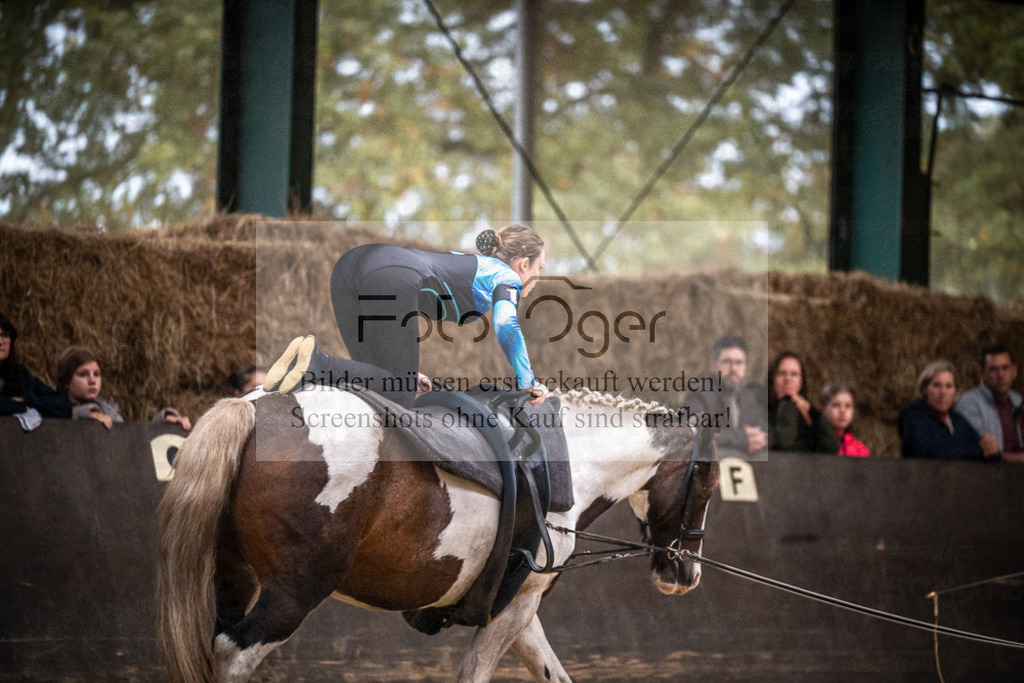 DOS_0032 | Entdecke hochwertige Reitturnierfotos von Foto Oger. Professionell, emotional und authentisch – jetzt Lieblingsmomente im Shop bestellen.Deutschlandweite Turnierfotografie. - Realisiert mit Pictrs.com