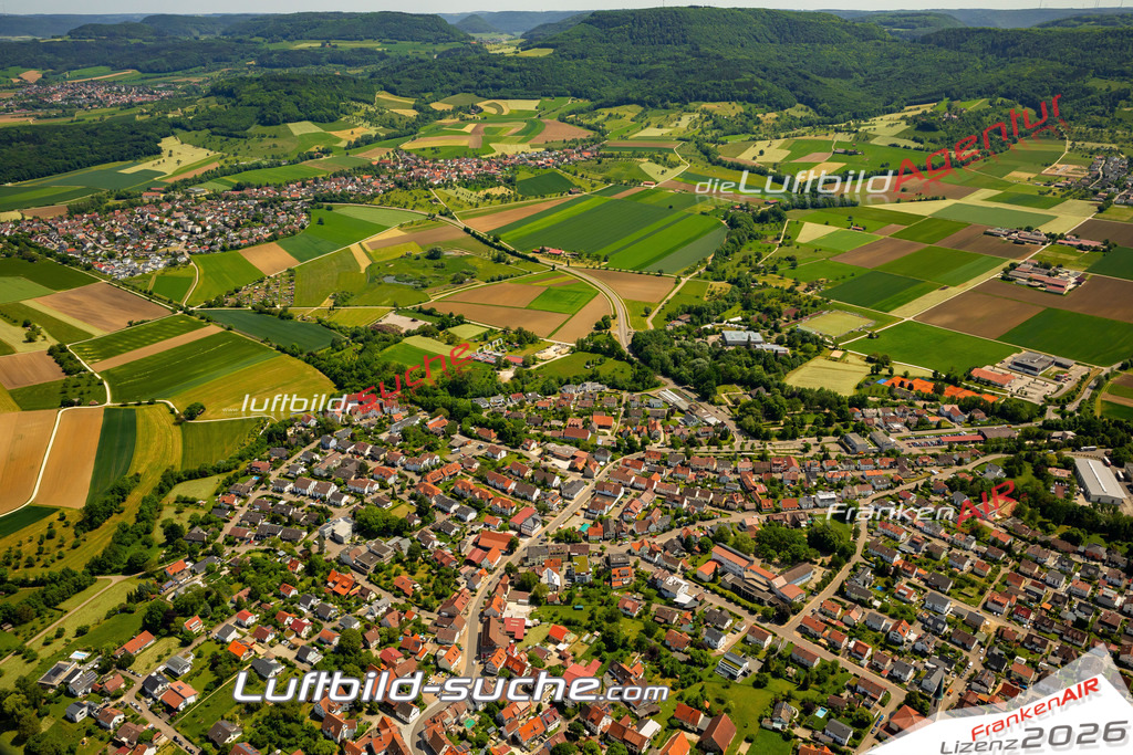 Das Luftbild zeigt  Heiningen - Die Luftaufnahme wurde 2023 vom UL-Flugzeug aus erstellt ( keine Drohne ) - Hochauflösende Luftaufnahme - Für grossformatige Ausdrucke geeignet. Die Geschenkidee !Mit Lizenz und Bildrechte bestellbar