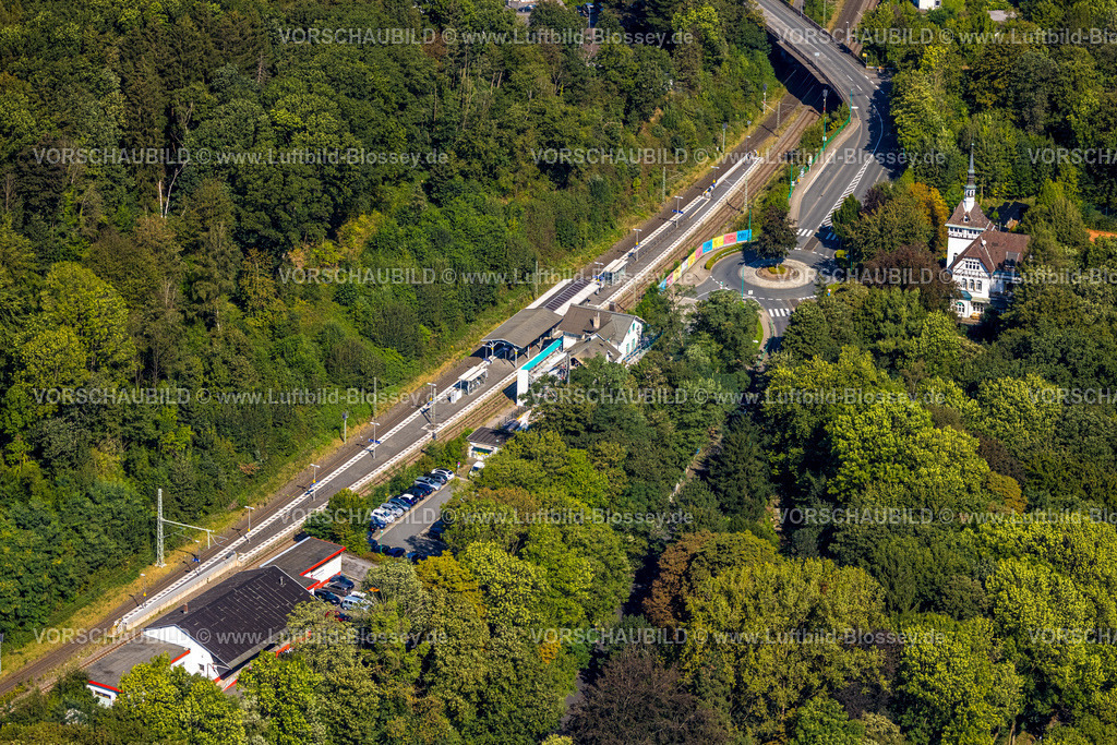 Ennepetal240814167 | Luftbild, Ennepetal-Bahnhof, Baustelle und Baugerüst mit Sanierung am denkmalgeschützten Bahnhofsgebäude, Kreisverkehr und Ville Altenloh mit Türmchen, Milspe, Ennepetal, Ruhrgebiet, Nordrhein-Westfalen, Deutschland