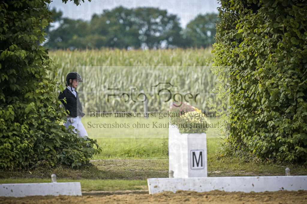 DOS_0101 | Entdecke hochwertige Reitturnierfotos von Foto Oger. Professionell, emotional und authentisch – jetzt Lieblingsmomente im Shop bestellen.Deutschlandweite Turnierfotografie. - Realisiert mit Pictrs.com