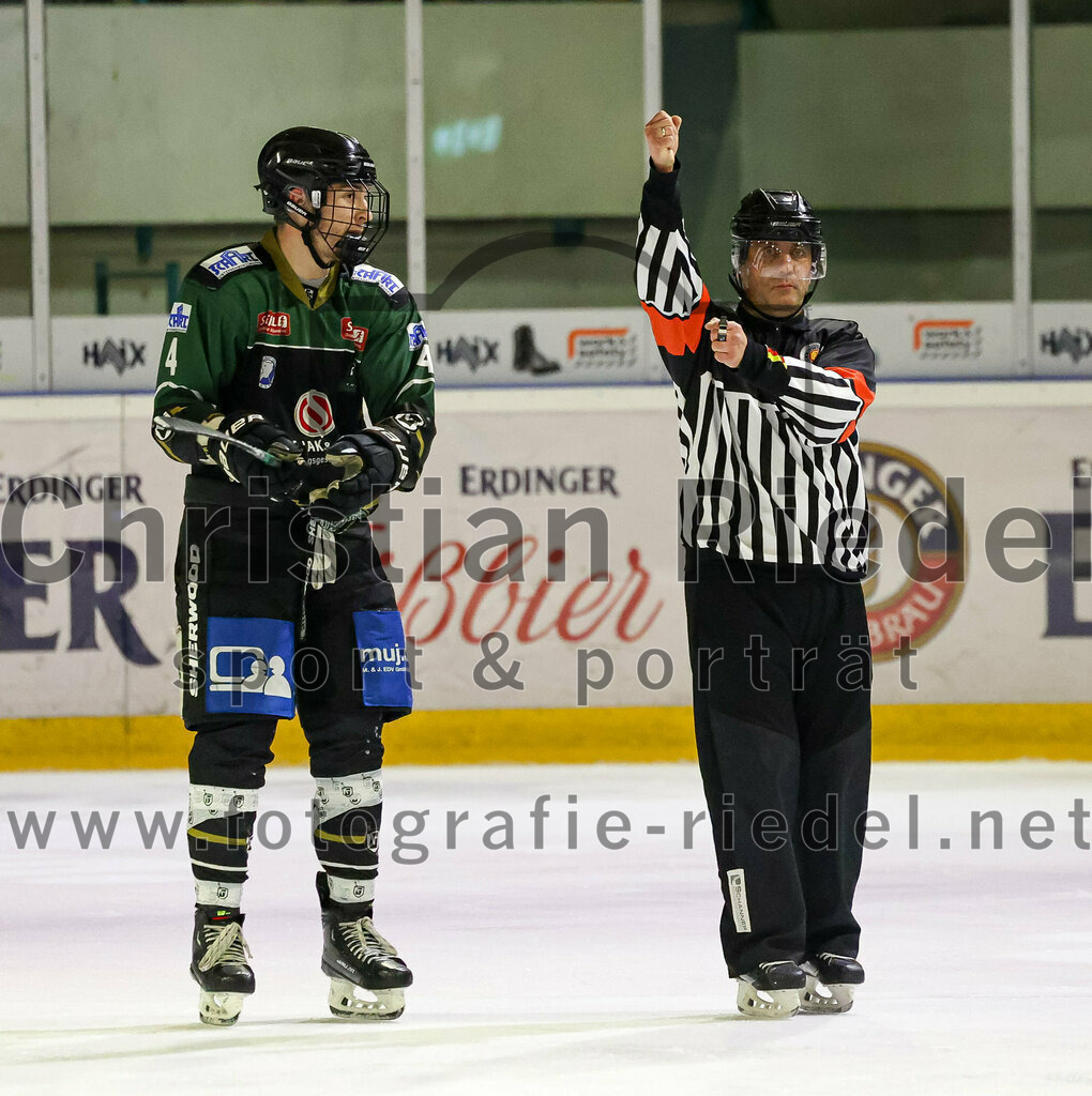 2023-03-10_097_TSV_Erding_gegen_TEV_Miesbach | Erding, Deutschland, 10.03.2023:
Eishockey, Bayernliga Playoffs 2022 / 2023, Halbfinale, TSV Erding gegen TEV Miesbach, Endergebnis: 2:0

Simon Franz (Erding Gladiators, #4)

Foto: Christian Riedel / fotografie-riedel.net