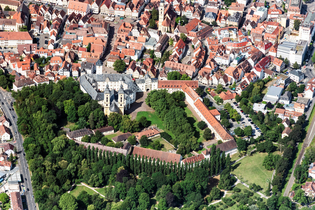 dr__0037665.jpg | BAD MERGENTHEIM 22.07.2019 Museums- Gebäude- Ensemble der "Deutschordensmuseum gGmbH" im Deutschordensschloss Bad Mergentheim am Schloß in Bad Mergentheim im Bundesland Baden-Württemberg, Deutschland. Weiterführende Informationen bei: Deutschordensmuseum gGmbH. // Museum building ensemble of "Deutschordensmuseum gGmbH" in the teutonic order castle Bad Mergenthein at Schloss in Bad Mergentheim in the state Baden-Wurttemberg, Germany. Further information at: Deutschordensmuseum gGmbH. Foto: Daniel Reiter