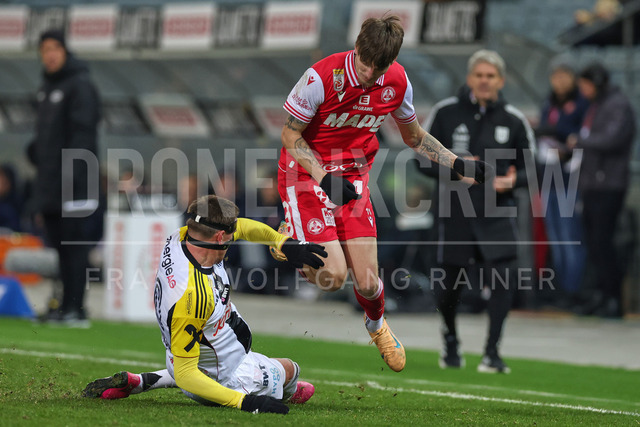 Austrian Bundesliga: Grazer AK 1902 vs LASK | GRAZ, AUSTRIA, 13.DEC.25 - SOCCER - ADMIRAL Bundesliga, Grazer AK 1902 vs LASK. The image shows Kasper Jörgensen (Lask) and Tio Cipot (GAK).