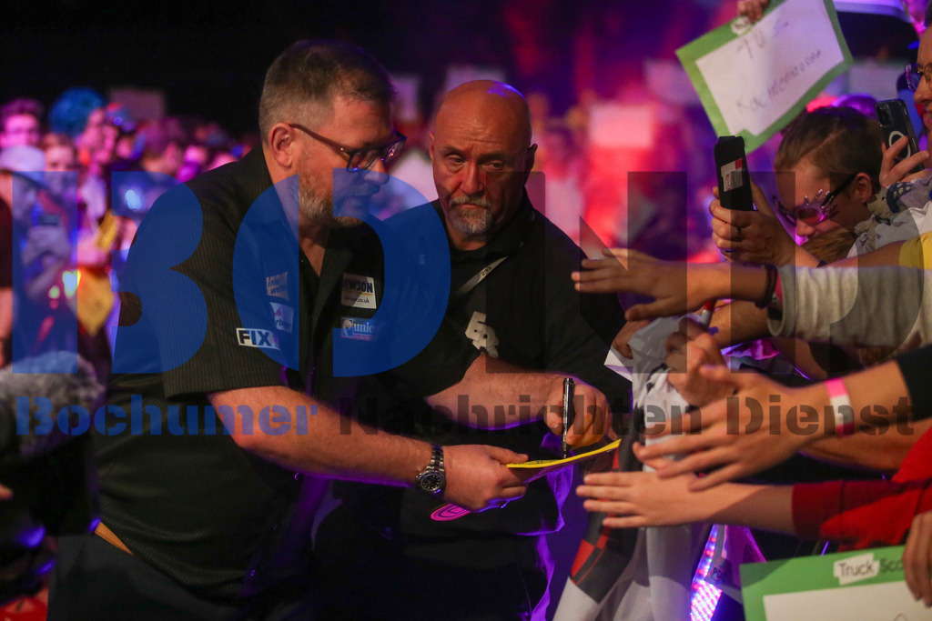  29.10.2023 - 
 | Sebastian Sendlak / Bochumer Nachrichtendienst (BOND) - PDC European Darts Championship: Viertelfinale {Persons shown} - Realisiert mit Pictrs.com