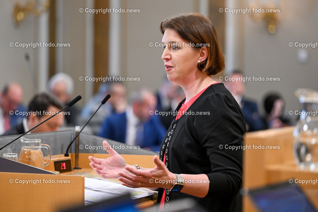 Landhaus Linz_ Promenade_ Landtagssitzung_ 11.04.2024-65 | 11.04.2024, Landhaus Linz AUT, Promenade, Landtagssitzung, im Bild LRin Michaela Langer Weninger (VP)