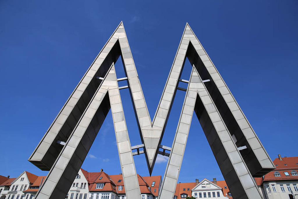 Foto: Leipzig - Doppel-M - Eingang zur Alten Messe | Das Team hinter BILDLEXIKON LEIPZIG bündelt historische wie aktuelle Informationen über die Stadt Leipzig in Text und Bild auf einer Plattform und stellt diese der interessierten Öffentlichkeit zur Verfügung.