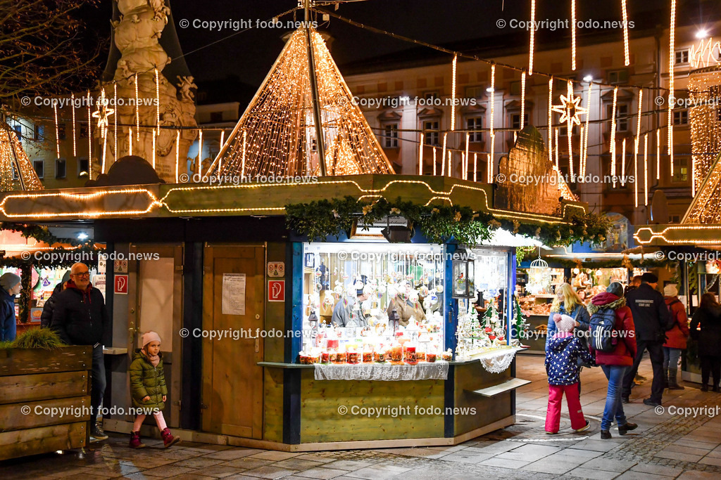 Christkindlmarkt_ Hauptplatz Linz_ 23.11.2022-9 | 23.11.2022, Linz, AUT, Christkindlmarkt, Hauptplatz Linz, Weihnachtsdekoration, im Bild Christkindlmarkt, Hauptplatz Linz, Huetten, Standln