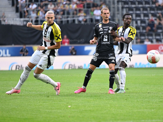 pictureshooting.AT-20240901-0060 | Image shows Maksym Talovierov, George Bello (ASK) and Angelo Gattermayer (WAC), LASK (weiss) vs. RZ Pellets WAC (schwarz), Sport, ADMIRAL Bundesliga, Fußball /Foto: Albert Mikovits Datum 20240901