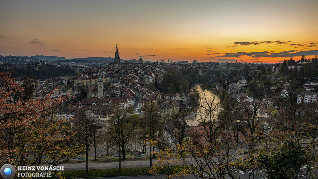 Bern_0034 | Alle Bilder von Heinz Vonäsch Fotografie können alle zu günstigen Preisen gekauft werden! Download der Bilder, Ausdrucke, Postkarten, Tassen T-Shirts, Kalender, Alu- Dibond usw. - Realisiert mit Pictrs.com
