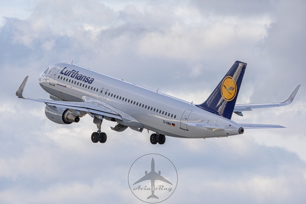 LH1678-A320-D-AIWA-MUC-BUD-20240213-TPAI-sharpen-denoise-lighting | Browse breathtaking aviation photography and order high-quality prints from AviatoRay's gallery. Perfect for enthusiasts and collectors. - Realisiert mit Pictrs.com