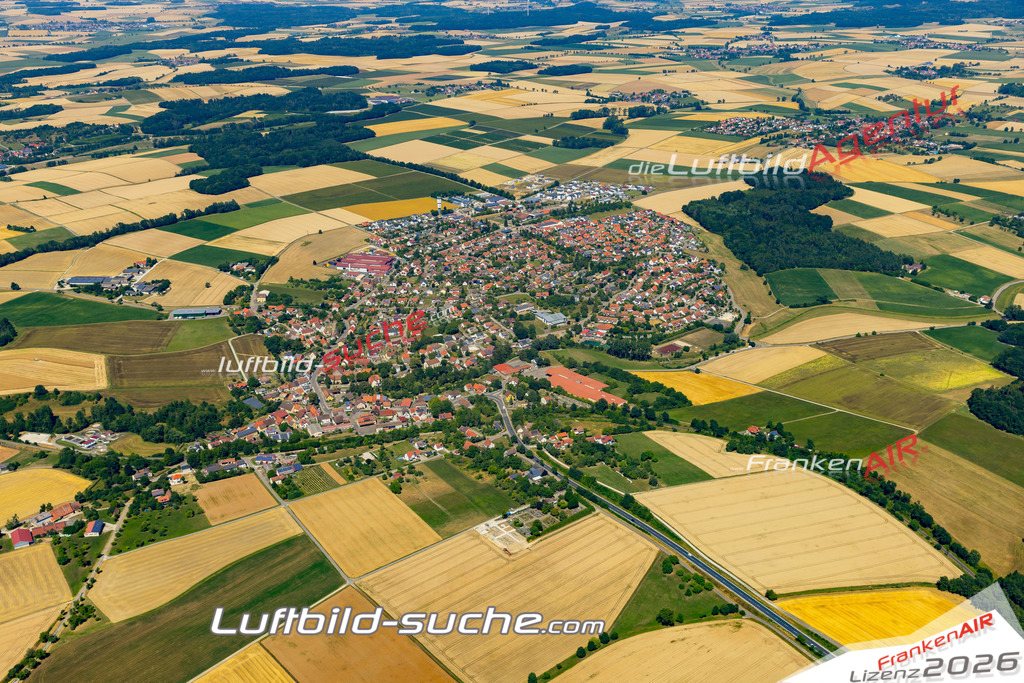 Aktuelles Luftbild von  Wallhausen - Die Luftaufnahme wurde 2022 mittels UL-Flugzeug erstellt ( keine Drohne ) - hochauflösende Kamera-Systeme von  Canon -Beste Qualität - Für grossformatige Ausdrucke geeignet. Die Geschenkidee !