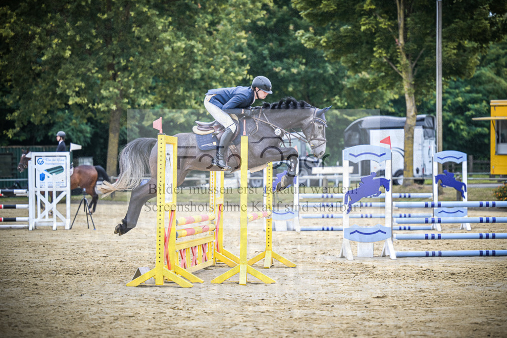 DOS_2247 | Entdecke hochwertige Reitturnierfotos von Foto Oger. Professionell, emotional und authentisch – jetzt Lieblingsmomente im Shop bestellen.Deutschlandweite Turnierfotografie. - Realisiert mit Pictrs.com