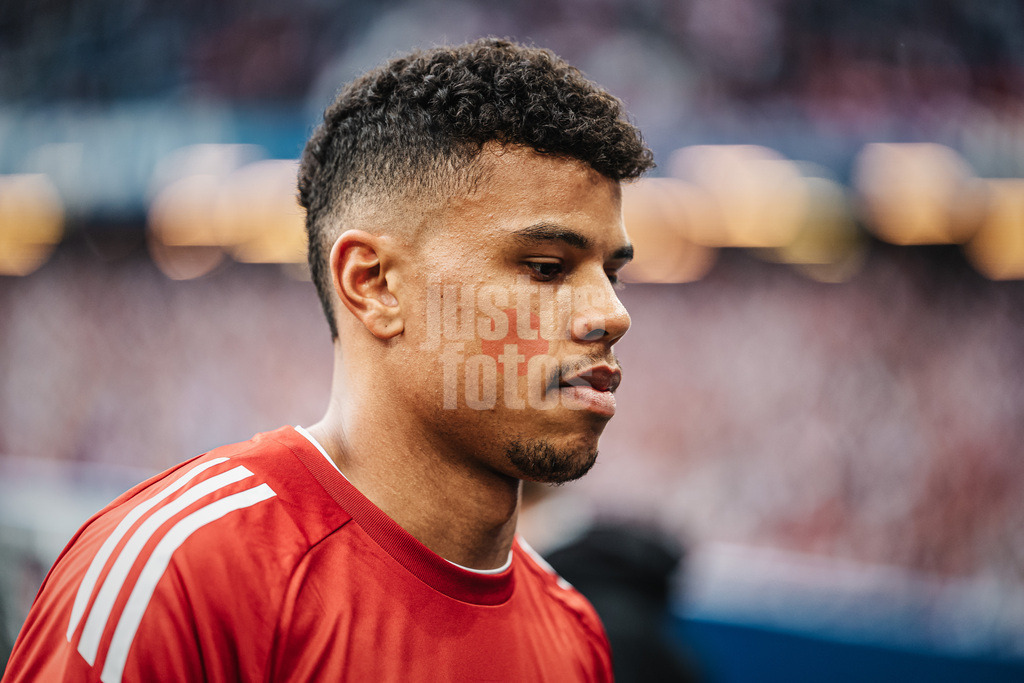 Fußball | Männer | Saison 2025/2026 | 1. Fußball-Bundesliga | 31. Spieltag | Hamburger SV vs. TSG Hoffenheim | 25.04.2026 | Ransford-Yeboah Königsdörffer (#11, HSV) auf dem Weg in die Kabine