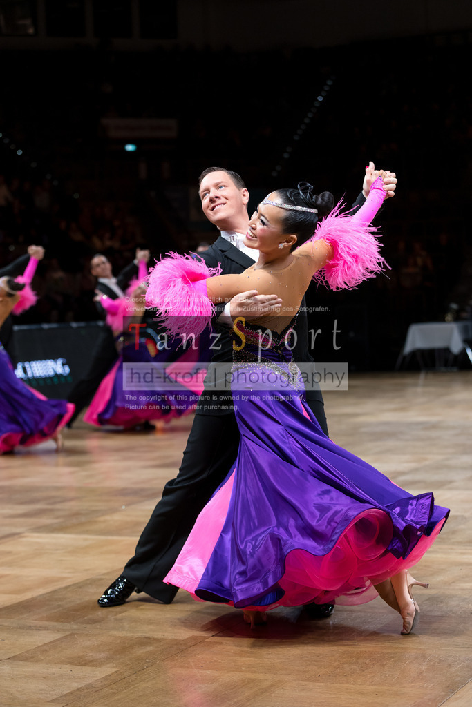 20241109_DM-Formationen_Vorrunde_2442 | Tanzsportbilder, Standardtanz, Lateintanz, WDSF, DTV, LTVB, dancecomp, goc, hessen tanzt, blaues band der spree, walzer, tango, wiener walzer, slowfox, quickstepp, samba, rumba, cha-cha-cha, paso doble. jive, hd-kroft photography, turniertanzsport