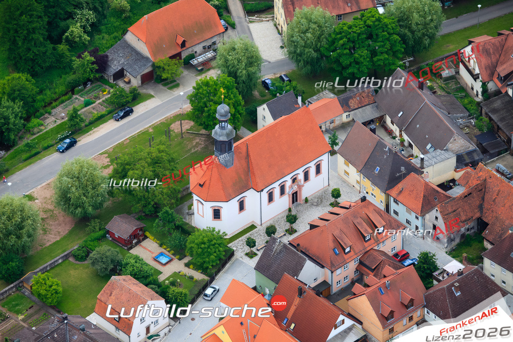Luftbild von Kirche Schluesselfeld - Luftaufnahme wurde 2010 von https://frankenair.de mittels Flugzeug (keine Drohne) erstellt - die Geschenkidee