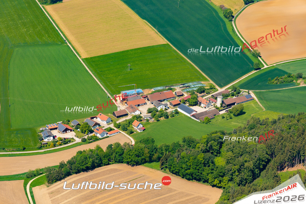 Das Luftbild zeigt : Pestendorf Weng - Die Luftaufnahme wurde 2024 vom UL-Flugzeug aus erstellt ( keine Drohne ) - Hochauflösende Luftaufnahme - Für grossformatige Ausdrucke geeignet. Die Geschenkidee !Mit Lizenz und Bildrechte bestellbar