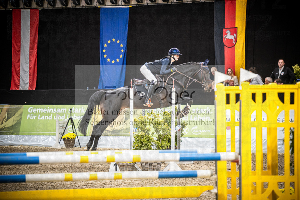 DOS_3139 | Entdecke hochwertige Reitturnierfotos von Foto Oger. Professionell, emotional und authentisch – jetzt Lieblingsmomente im Shop bestellen.Deutschlandweite Turnierfotografie. - Realisiert mit Pictrs.com