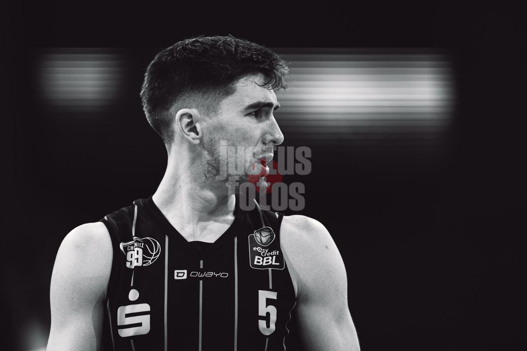 Basketball | Männer | Saison 2023/2024 | easyCredit Basketball Bundesliga | 32. Spieltag | Veolia Towers Hamburg vs. NINERS Chemnitz | 04.05.2024 | Wesley van Beck (#5, NINERS Chemnitz)