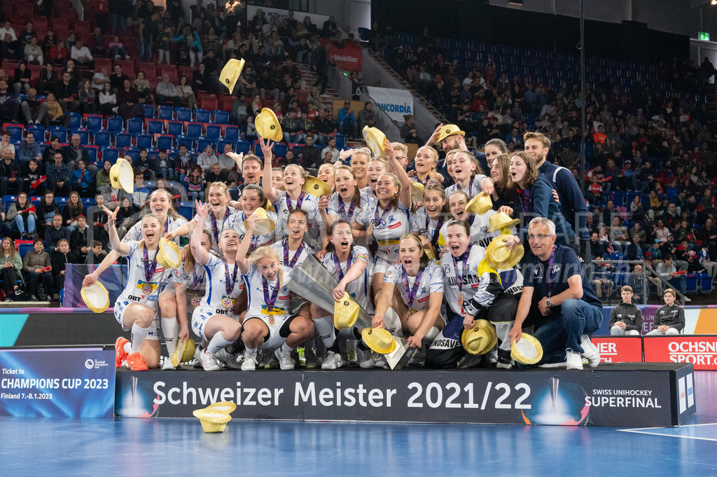 Piranha Chur vs Kloten-Dietlikon Jets - 23. April 2022 | Piranha Chur vs Kloten-Dietlikon Jets
Stimo Arena, Kloten
Die Jets sind Schweizer Meisterinnen 2021/22.
Bild: Sportfotografie Markus Aeschimann | www.markus-aeschimann.ch - Realisiert mit Pictrs.com