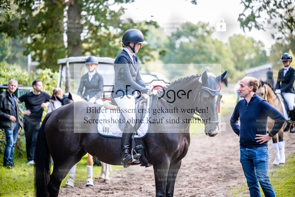 2026-10-Helle-14-0003 | Entdecke hochwertige Reitturnierfotos von Foto Oger. Professionell, emotional und authentisch – jetzt Lieblingsmomente im Shop bestellen.Deutschlandweite Turnierfotografie. - Realisiert mit Pictrs.com