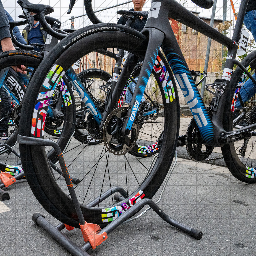 DeutschlandTour 2025 | Etappe 3 - Arnsberg (Start) | Team Toalenergies  //  23.08.25: DeutschlandTour 2025 | Etappe 3 - Arnsberg (Start) / Arnsberg / Deutschland  //   CREDIT:www.bullenfotos.de, Martin König, Hörner Weg 40, D-49078 Osnabrück, +4917663732967 // Nutzung und Weitergabe nur zu den vereinbarten Zwecken. Presseanfragen an Ersteller. Alle Rechte beim Ersteller. Honorierung nach MFM. - Realisiert mit Pictrs.com