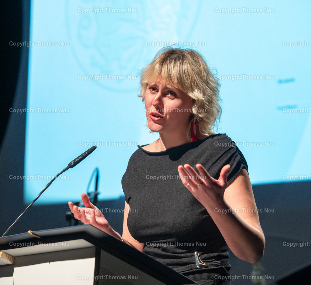 kurt-huebner-regiepreis-fritzi-wartenberg-bensheim-fotografie-thomas-neu.jpg-7 | Im Parktheater Bensheim fand am 28. März 2026 die Verleihung des Eysoldt-Rings 2025 statt – eine der bedeutendsten Auszeichnungen für Schauspielkunst im deutschsprachigen Raum. Der Preis ging an Thomas Schmauser, der für seine herausragende darstellerische Leistung geehrt wurde.Im Rahmen der Veranstaltung wurde außerdem der Kurt-Hübner-Regiepreis an Fritzi Wartenberg (Bild) nverliehen, die für ihre besondere künstlerische Handschrift und Regiearbeit ausgezeichnet wurde.,Bild: Thomas Neu