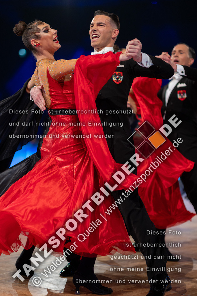 20251206-03974 | Hier finden Sie Tanz Bilder vom Latein und Standard Formationen tanzen. Sportbilder vom Tanzsport. Schöne Fotos und von Weltmeisterschaft, Europameisterschaft, Bundesliga, Regionalliga, Oberliga und Landesliga sowie von GOC Stuttgart, DanceComp, WM Bremen