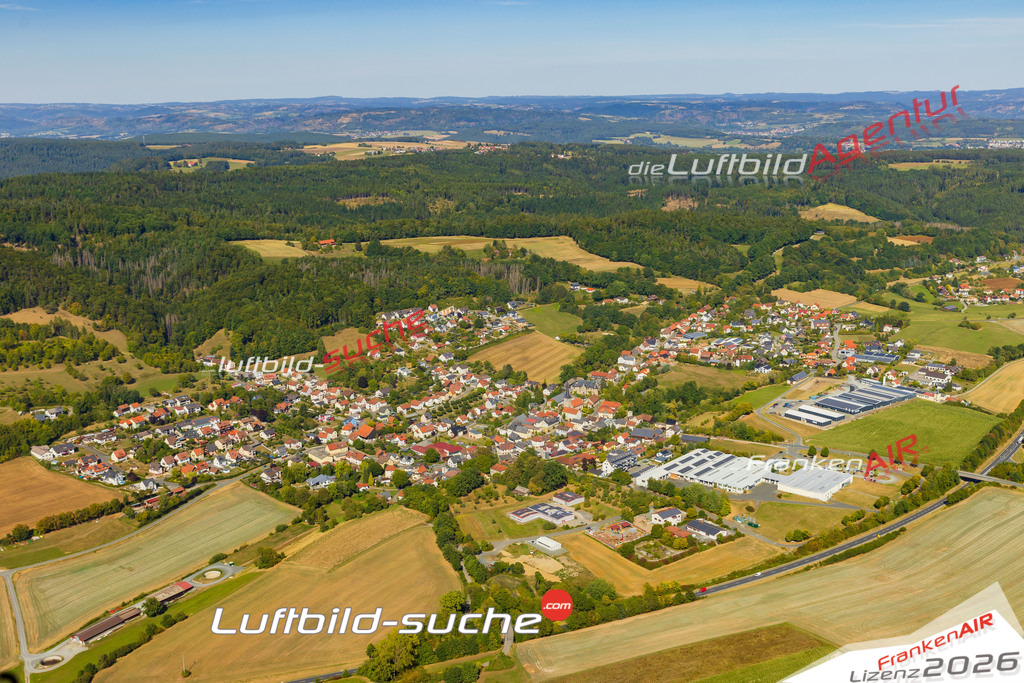 Schöne Luftaufnahme Schmölz Küps - Die Luftaufnahme wurde 2025 vom Flugzeug heraus erstellt ( keine Drohne ) - Hochauflösende Luftaufnahme - für professionelle Ausdrucke geeignet. Die Geschenkidee !Mit Lizenz und Bildrechte bestellbar