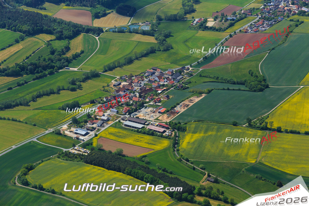 Luftbild von Halbersdorf Schoenbrunn - Luftaufnahme wurde 2015 von https://frankenair.de mittels Flugzeug (keine Drohne) erstellt - die Geschenkidee
