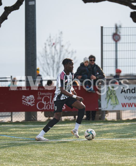 juv_lut_fmachado-0213 | Images from the Juniors B match between Juventus Academy and FC Lutry, played on 18 March 2026 in Lutry, Switzerland, featuring players, coaching staff and match action throughout the game.