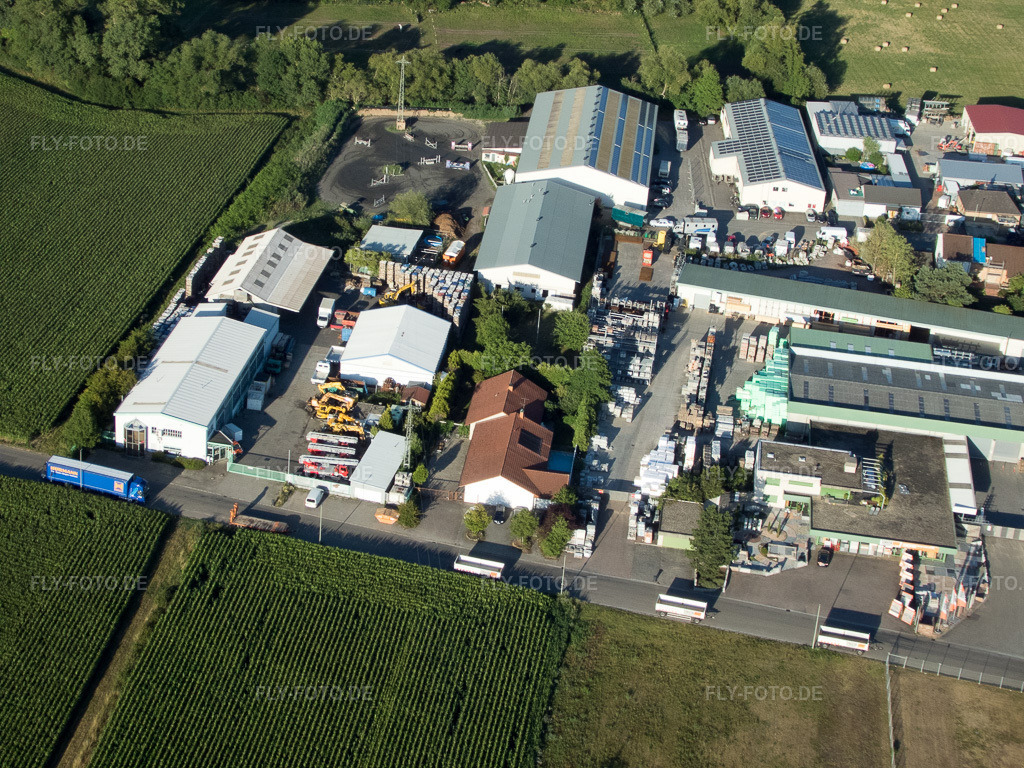 Luftbild: Gewerbegebiet mit Beatrix Streith und Union Bauzentrum Hornbach Billigheim in Billigheim-Ingenheim im Bundesland Rheinland-Pfalz in Deutschland.Foto: P7130179.jpg vom 13.07.2017 durch Werner Riehm/FLY-FOTO.deWWW.CVL-CAVALIERE.DEBilligheim-Ingenheim | Union Bauzentrum Hornbach GmbH