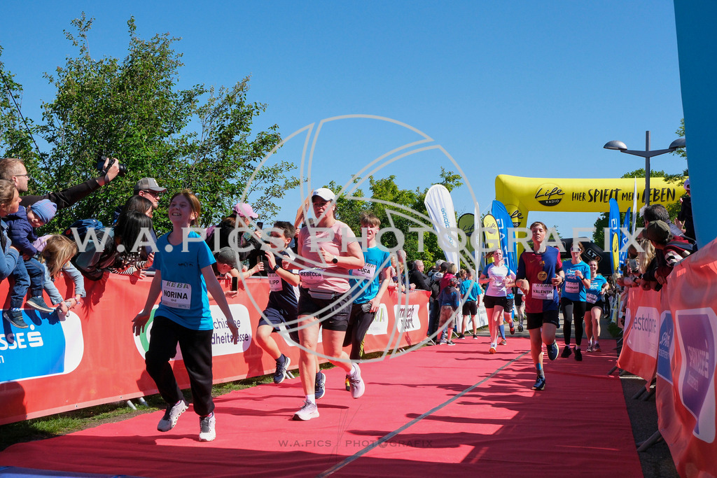 ..... | LINZ,AUSTRIA,27.April 24, Int. 3 Brückenlauf Linz  , Image shows: Photo: WAPICS / Michael ring