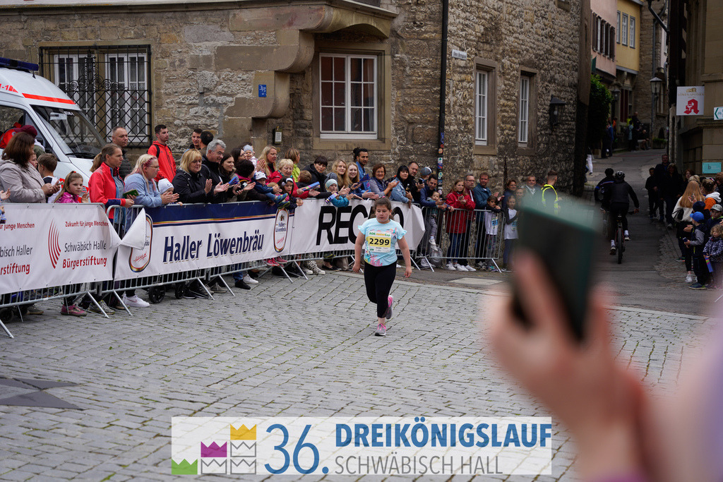 AOK Junior Cup 400m | 3Königslauf 2022 AOK Junior Cup 400m - Realisiert mit Pictrs.com