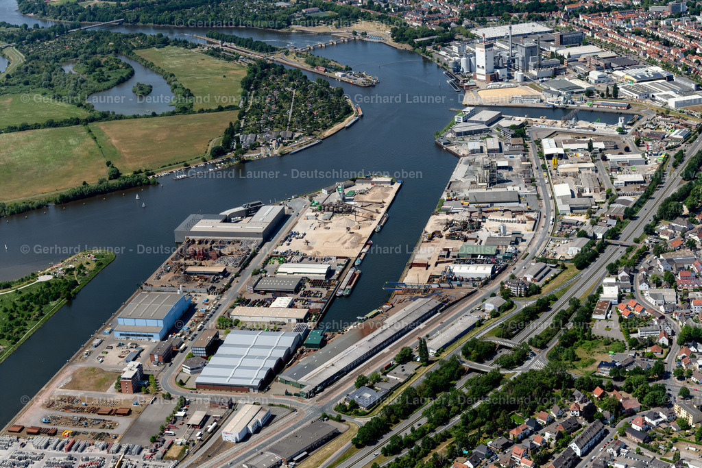 4029549 | BREMEN 01.06.2020 Kaianlagen und Schiffs- Anlegestellen am Hafenbecken des Binnenhafen an der Weser im Ortsteil Hemelingen in Bremen, Deutschland. Weiterführende Informationen bei: HeidelbergCement AG,  bremenports GmbH &amp; Co. KG. // Quays and boat moorings at the port of the inland port on Weser in the district Hemelingen in Bremen, Germany. Further information at: HeidelbergCement AG,  bremenports GmbH &amp; Co. KG. Foto: Gerhard Launer