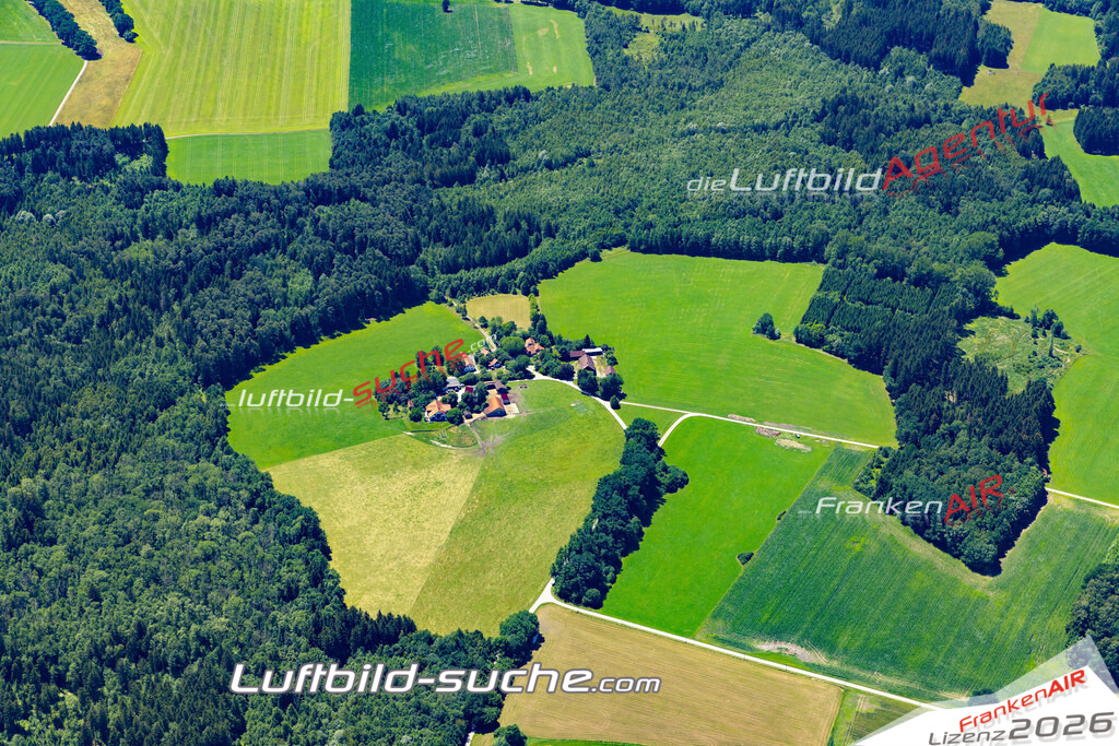 Aktuelles Luftbild von Dürrhansl Windach - Die Luftaufnahme wurde 2022 mittels UL-Flugzeug erstellt ( keine Drohne ) - hochauflösende Kamera-Systeme von  Canon -Beste Qualität - Für grossformatige Ausdrucke geeignet. Die Geschenkidee !
