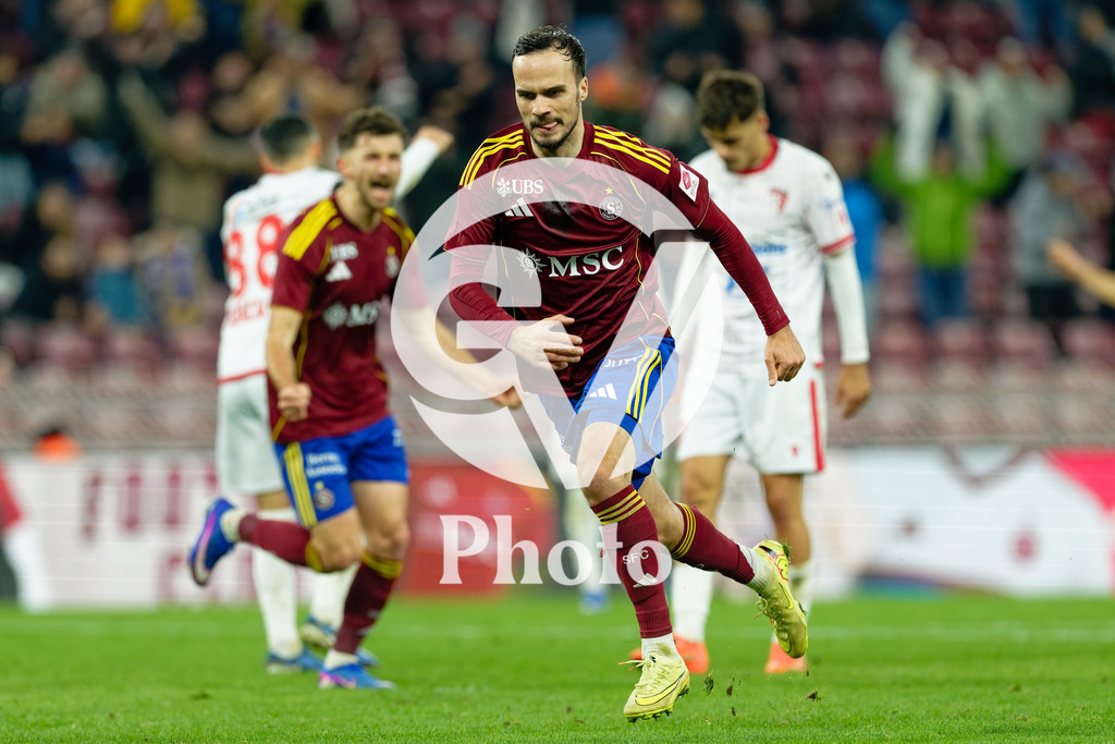 Brack Super League - Servette FC v FC Sion | Jeremy Guillemenot (21 Servette FC) celebrates after scoring his team's second goal  during the Brack Super League match between Servette FC and FC Sion at Stade de Geneve in Geneva, Switzerland