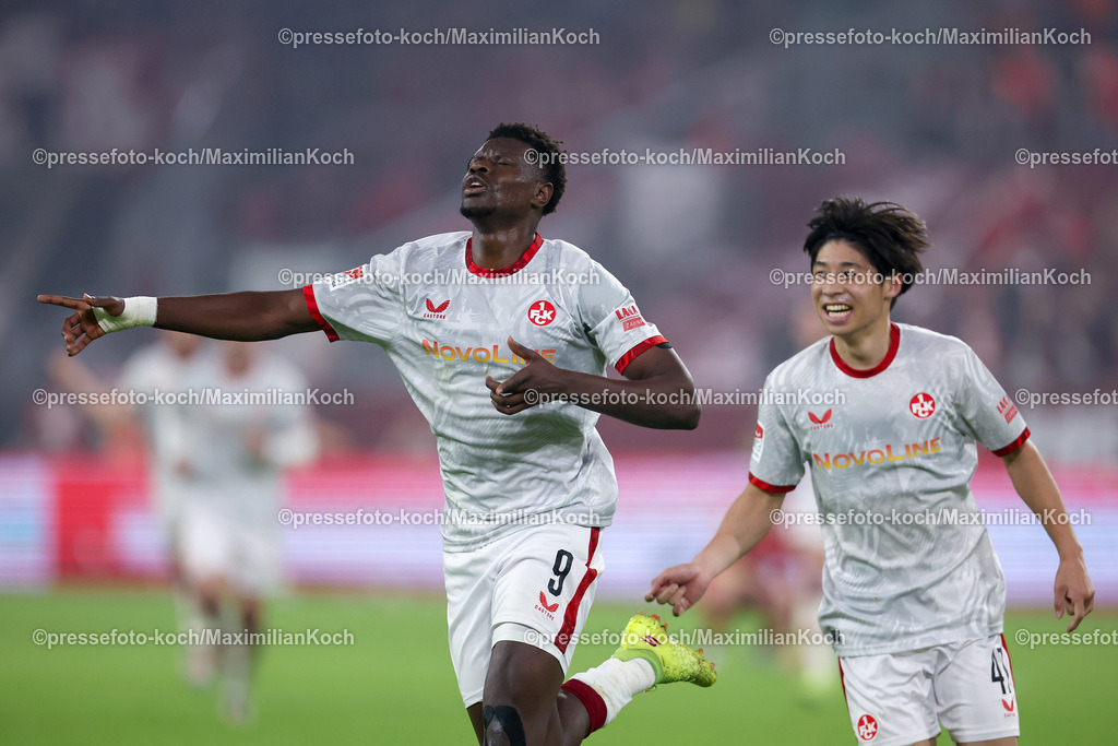 Due26102401069 | 26.10.2024, Fußball, Fortuna Düsseldorf - 1.FC Kaiserslautern, 2. Bundesliga, Merkur Spiel-Arena, Saison 2024 2025: Torjubel nach dem 3:2 durch Ragnar Ache (FCK #9) zusammen mit Daisuke Yokota (FCK #41)DFB regulations prohibit any use of photographs as image sequences and or quasi-video.