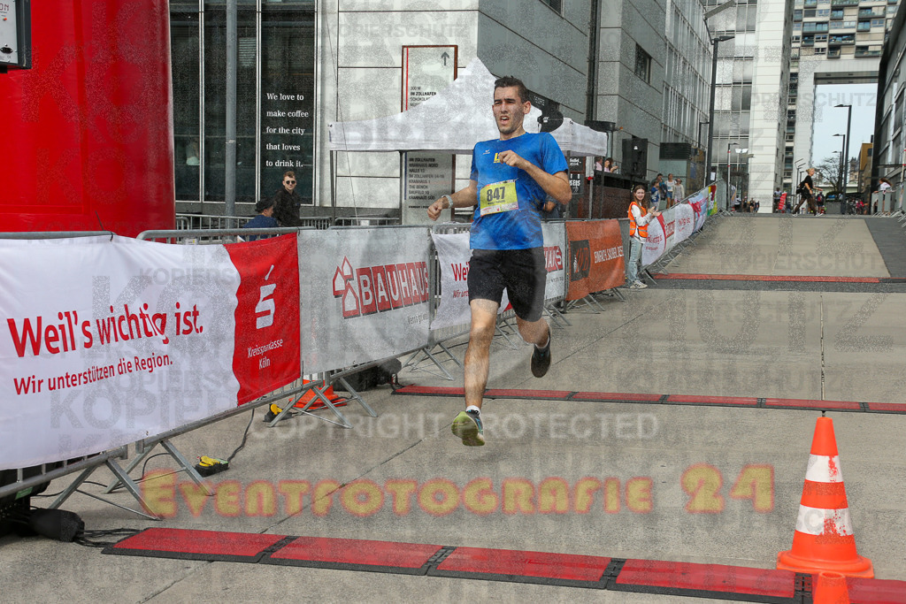 250920_1319_EX1_4017 | Sportfotografie im Rhein-Sieg Kreis, Köln, Bonn, NRW, Rheinland Pfalz, Hessen, etc. Unser Tätigkeitsfeld umfasst den Laufsport vom Volkslauf über den Marathon, Duathlon, Triathon bis zum Ultralauf wie Kölnpfad Ultra oder Schindertrail.