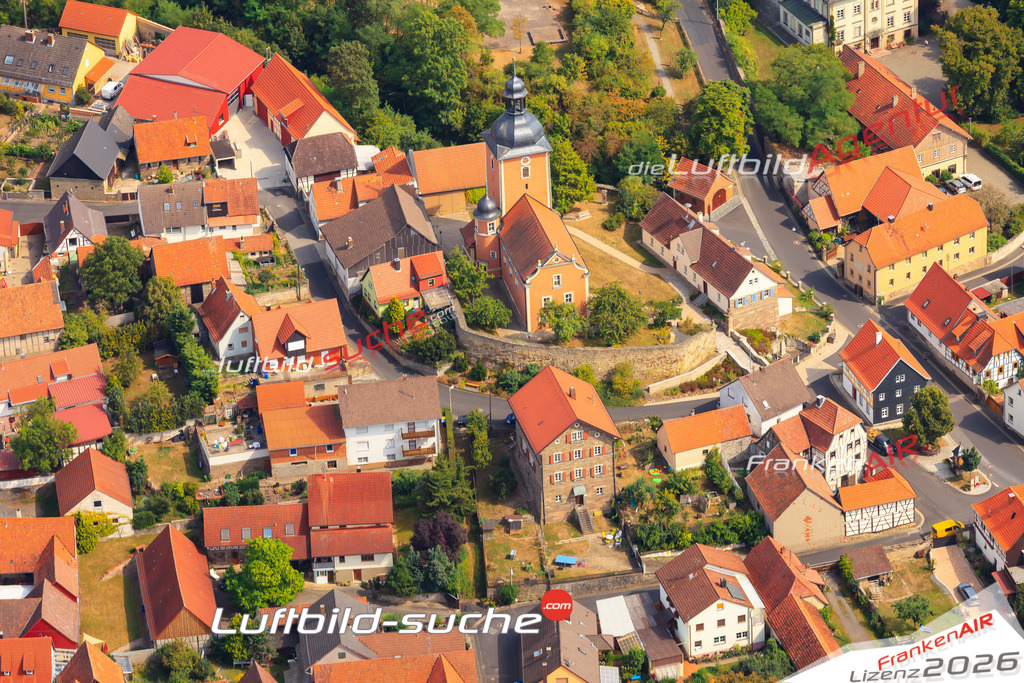 Die Luftaufnahme der Stadt Stadtlauringen wurde vom UL-Flugzeug heraus erstellt ( keine Drohne )- hohe Auflösung für beste Qualität