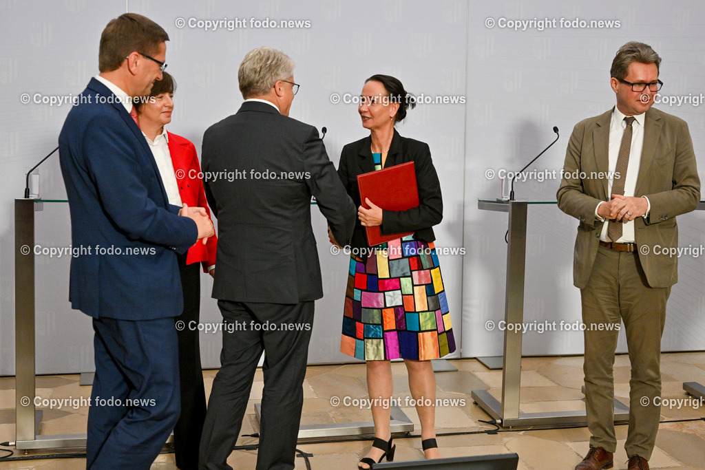 Kick-off-Veranstaltung der Gruendungspraesidentin_ IDSA_ 07.07.2023-73 | 07.07.2023, Landhaus Linz AUT, Kick-off-Veranstaltung der Gruendungspraesidentin, IDSA, im Bild LR Markus Achleitner (VP), Claudia von der Linden (Vorsitzende des Institute of Digital Sciences Austria (IDSA) Gruendungskonvents), Klaus Luger (SP, Bgm. der Stadt Linz), Stefanie Lindstaedt (Gruendungspraesidentin des Institute of Digital Sciences Austria (IDSA)), BM Martin Polaschek (VP, Bildung, Wissenschaft und Forschung)