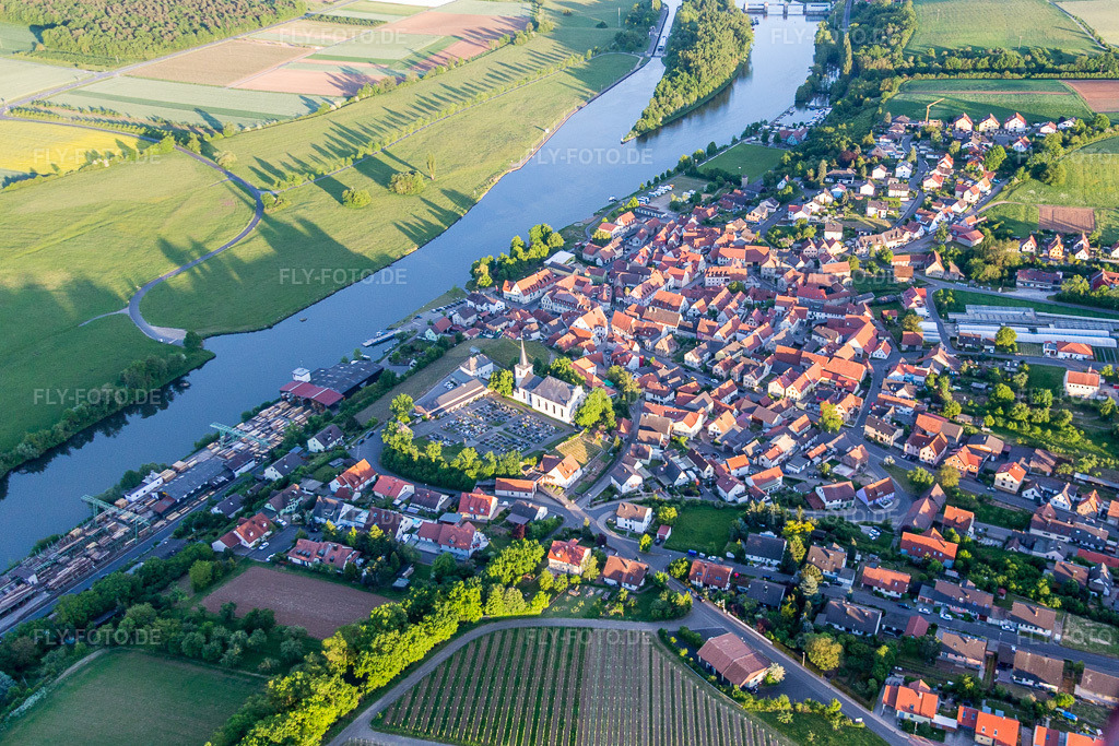 Luftbild: Fluß- Uferbereichen des Main in Wipfeld im Bundesland Bayern in Deutschland. Foto: IMG_079159.jpg vom 15.05.2015 durch Werner Riehm/FLY-FOTO.de