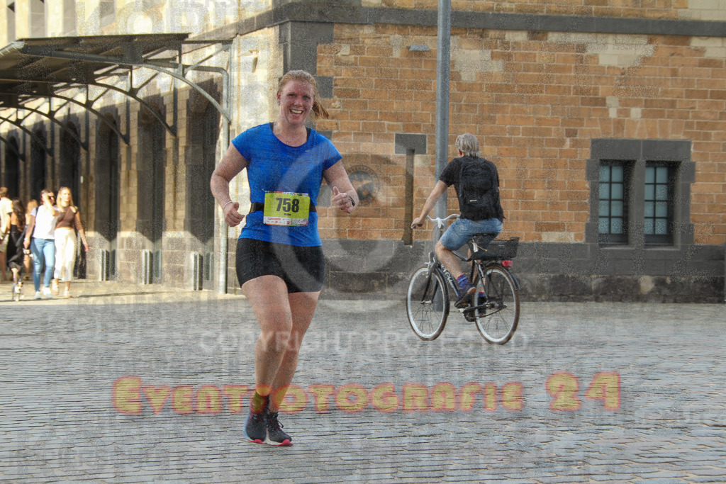 250920_1538_EV4_9358 | Sportfotografie im Rhein-Sieg Kreis, Köln, Bonn, NRW, Rheinland Pfalz, Hessen, etc. Unser Tätigkeitsfeld umfasst den Laufsport vom Volkslauf über den Marathon, Duathlon, Triathon bis zum Ultralauf wie Kölnpfad Ultra oder Schindertrail.