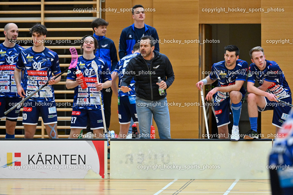VSV Unihockye vs. KAC Floorball | Headcoach VSV Unihockey Harald Felsberger, Spielerbank VSV Unihockey, #13 Jan Sláma VSV Unihockey, #20 David Gredler VSV Unihockey, #27 Lukas Florianschitz VSV Unihockey, #6 Timo Schmid VSV Unihockey, #29 Anze Brajic VSV Unihockey, VSV Unihockye vs. KAC Floorball, VSV Unihockye vs. KAC Floorball am 13.04.2025 in Villach (Ballspielhalle St. Martin), Austria, (Photo by Bernd Stefan)