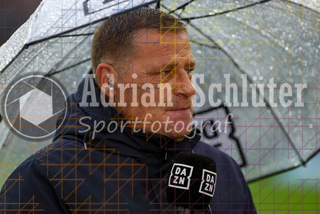 Borussia Mönchengladbach vs FC Bayern München - Bundesliga  | Mönchengladbach, Deutschland, 25.10.25:   Sportvorstand Max Eberl im Interview waehrend des Spiels der Bundesliga zwischen Borussia Mönchengladbach vs FC Bayern München im Stadion im Borussia Park(Foto von Brauer-Fotoagentur / Adrian Schlueter)