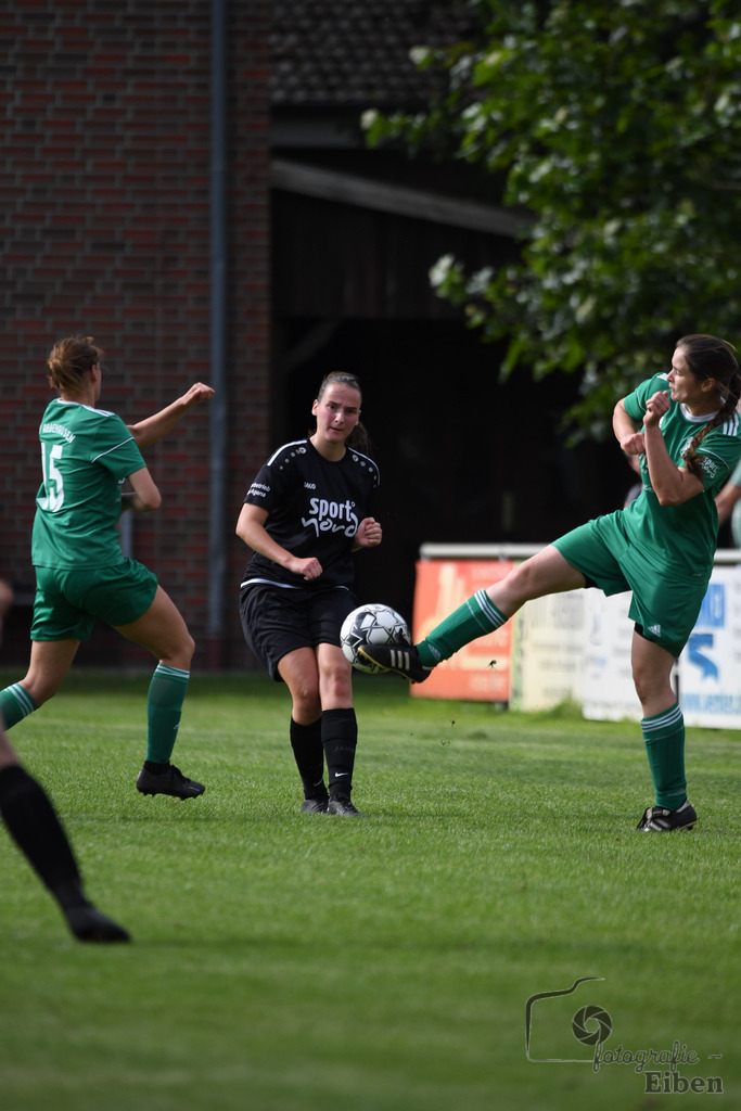 SG am Meer-TSV Abbehausen | Frauen Bezirksliga Nord; SG am Meer (schwarz)-TSV Abbehausen (grün) am 13.08.2023; in Gristede (), Photo: Philip Eiben 2023 - Realisiert mit Pictrs.com