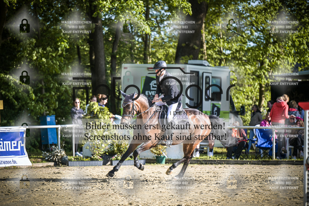DOS_3700 | Entdecke hochwertige Reitturnierfotos von Foto Oger. Professionell, emotional und authentisch – jetzt Lieblingsmomente im Shop bestellen.Deutschlandweite Turnierfotografie. - Realisiert mit Pictrs.com