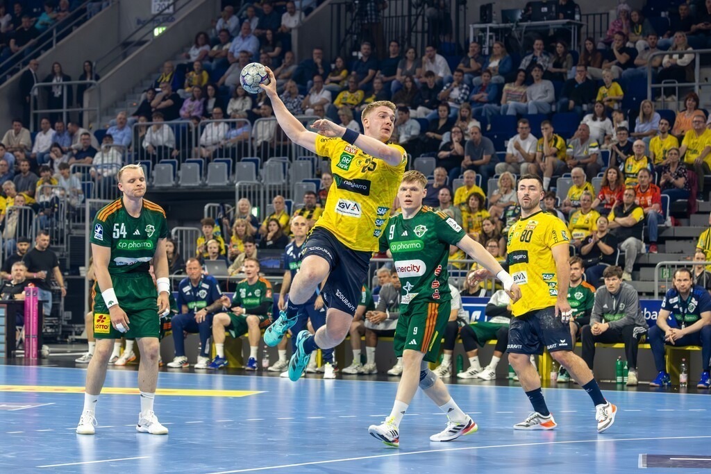 HBL (Handball-Bundesliga), Saison 2025/26, 33. Spieltag: Rhein-Neckar Löwen gegen TSV Hannover-Burgdorf | HBL (Handball-Bundesliga), Saison 2025/26, 33. Spieltag: Rhein-Neckar Löwen gegen TSV Hannover-Burgdorf***Haukur Thrastarson (25, Löwen) zieht ab - Realisiert mit Pictrs.com
