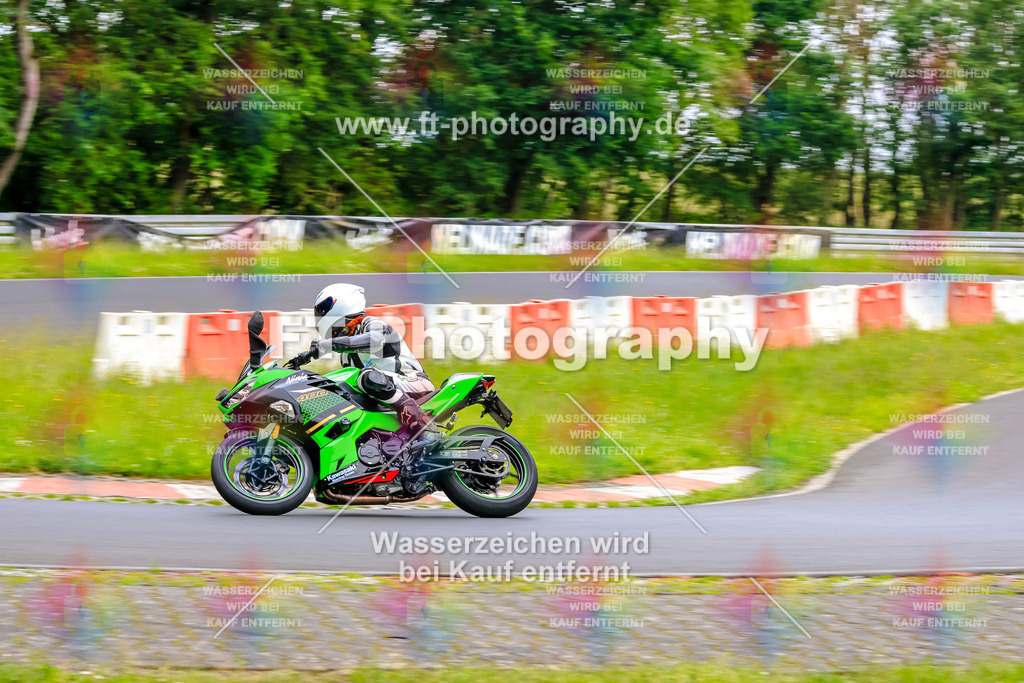 VBK-7806 | Hier findet Ihr Bilder von Touristenfahrten auf der Nürburgring Nordschleife oder von anderen Veranstaltungen die ich besucht habe. Viel Spass beim Durch Schauen 