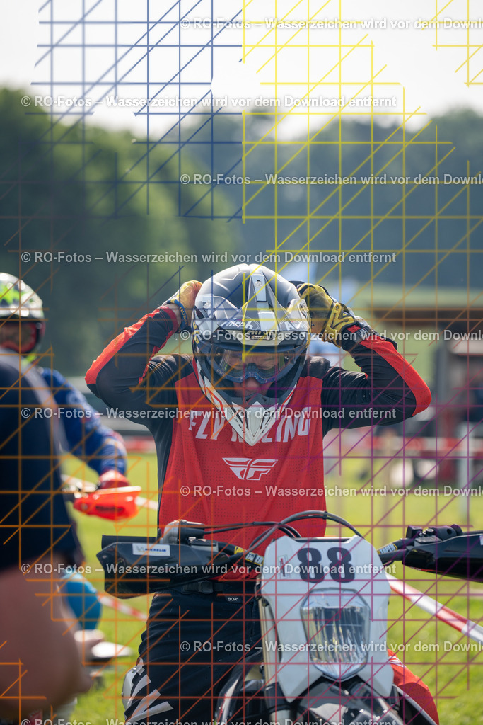 Wolfshausen 4 Lauf -189 | Sportfotografie von RO-Fotos: Motorsport, Motocross, Enduro, Laufveranstaltungen und Triathlon. Professionelle Fotos von Sportlern und Events. - Realisiert mit Pictrs.com